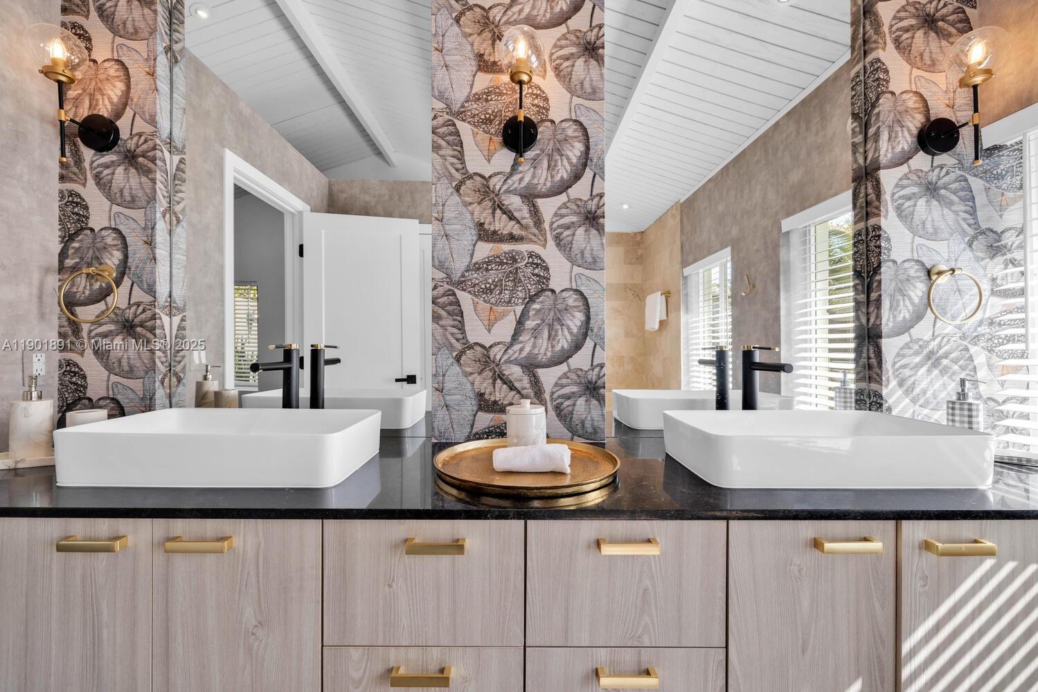 901 NW 7th St Rd Miami, FL 33136