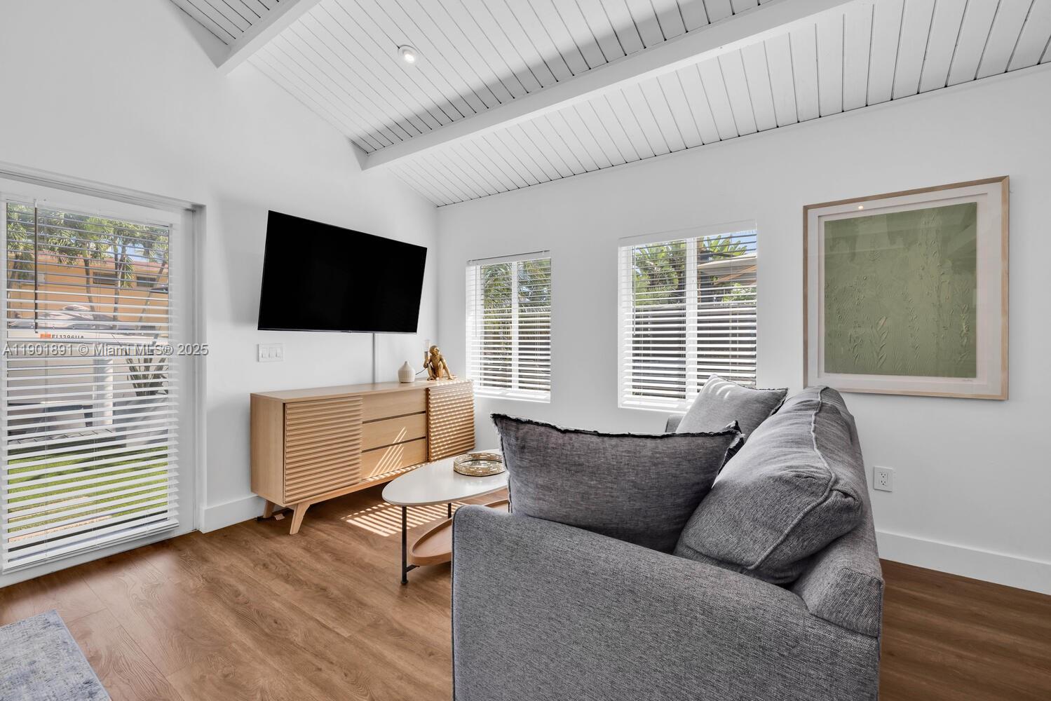 901 NW 7th St Rd Miami, FL 33136