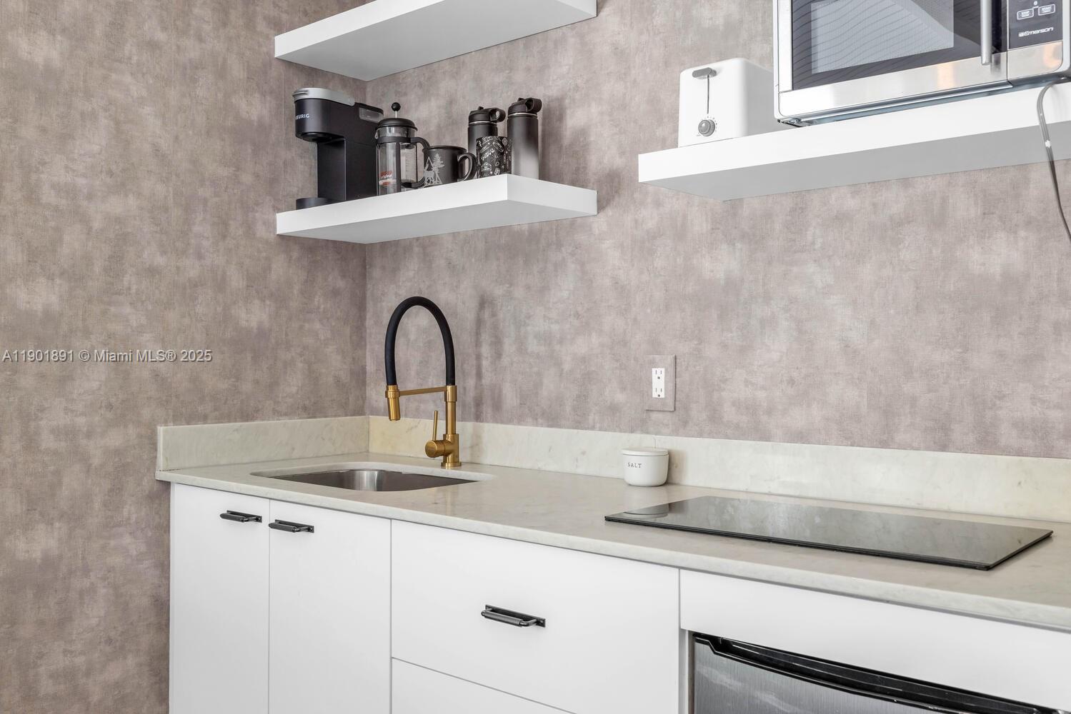 901 NW 7th St Rd Miami, FL 33136