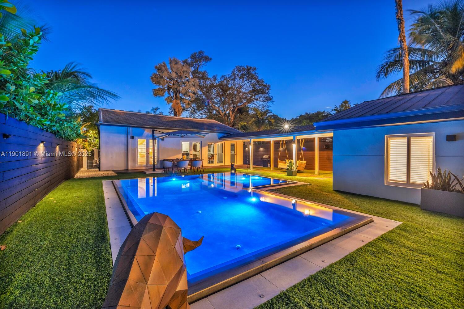 901 NW 7th St Rd Miami, FL 33136