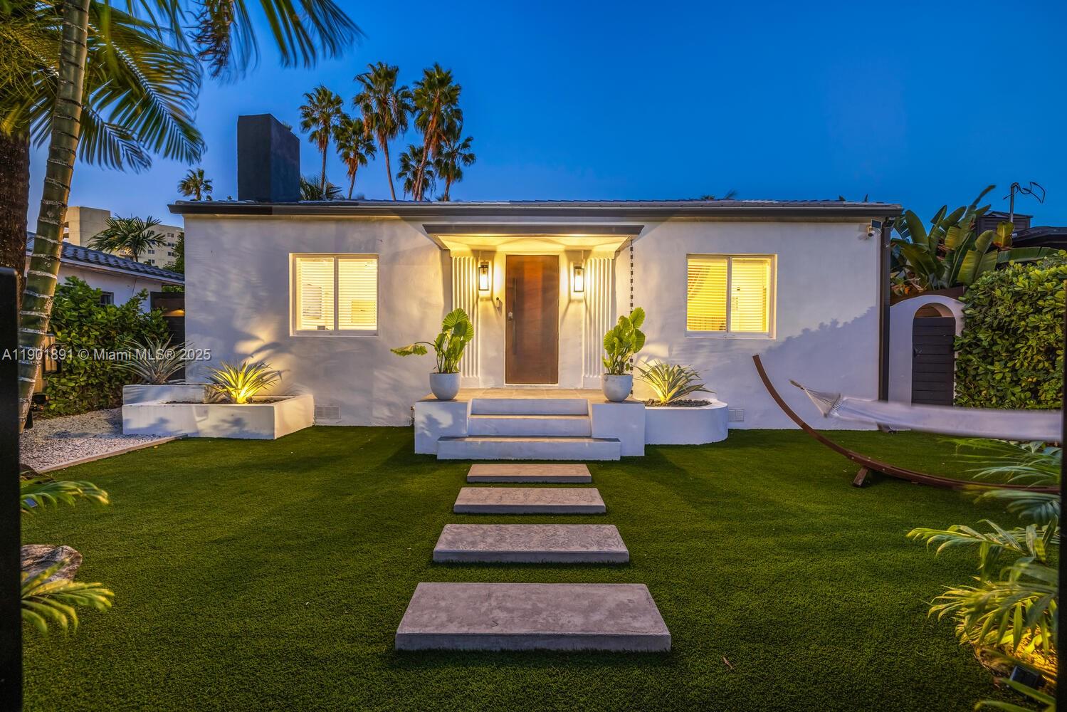 901 NW 7th St Rd Miami, FL 33136