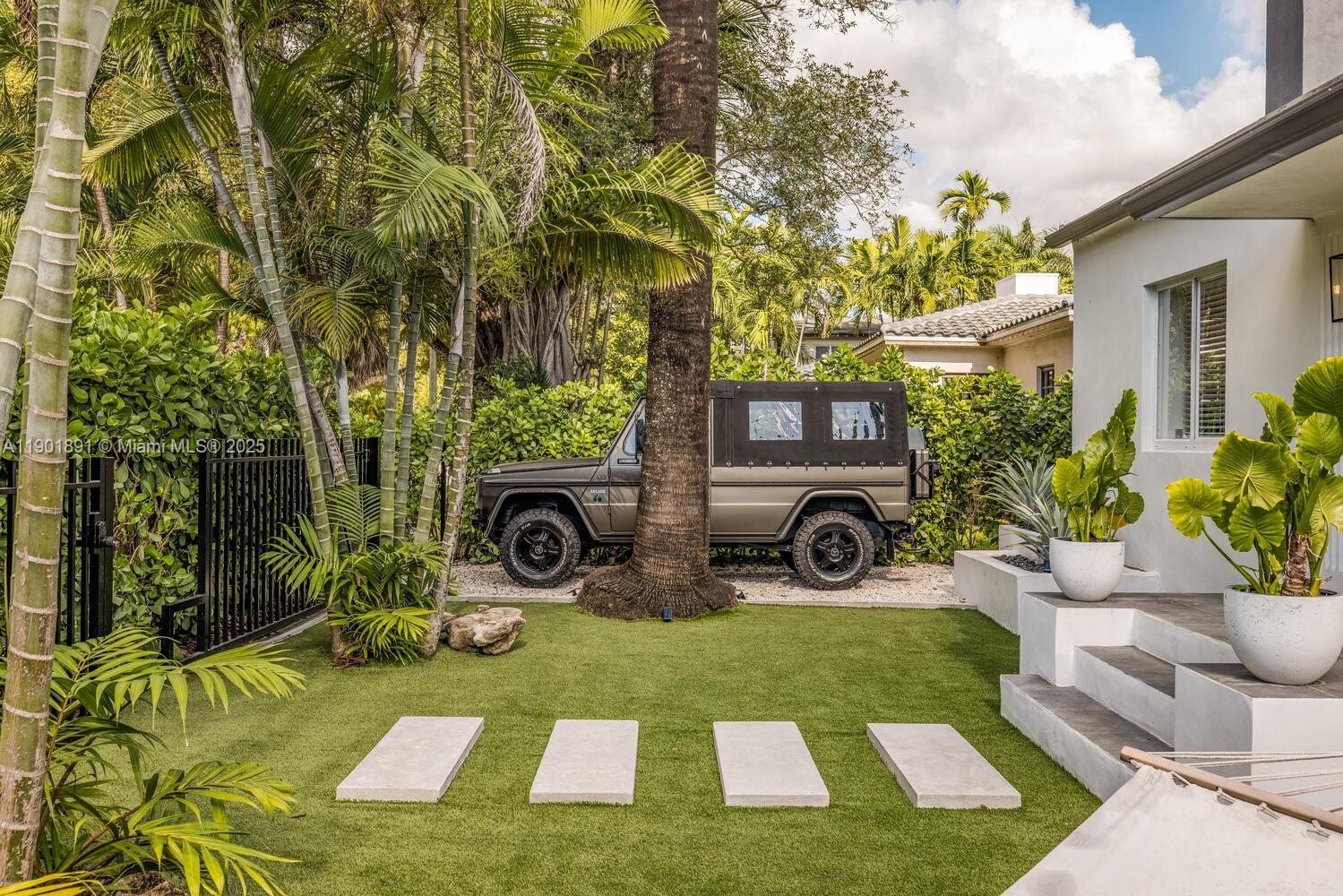 901 NW 7th St Rd Miami, FL 33136