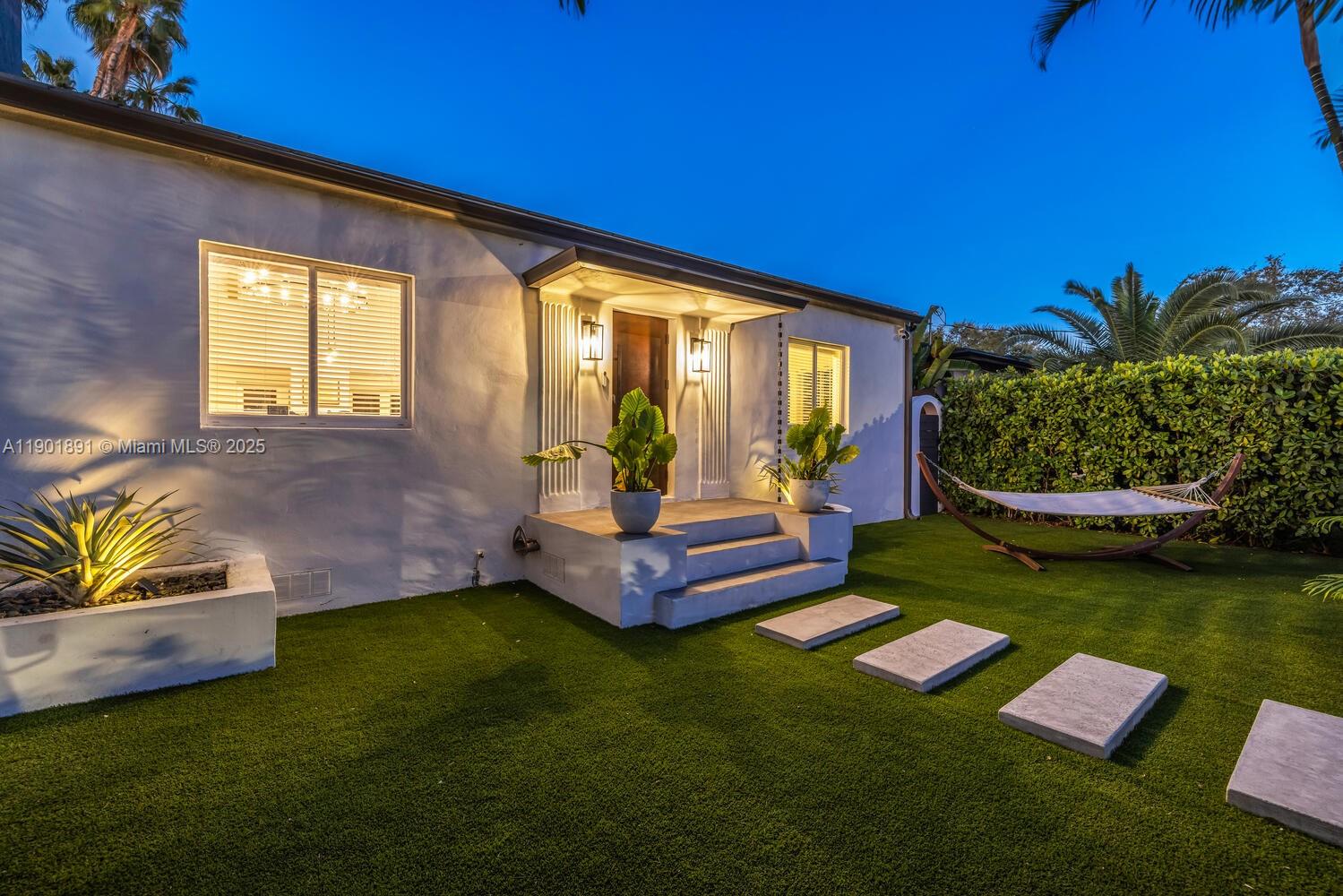 901 NW 7th St Rd Miami, FL 33136