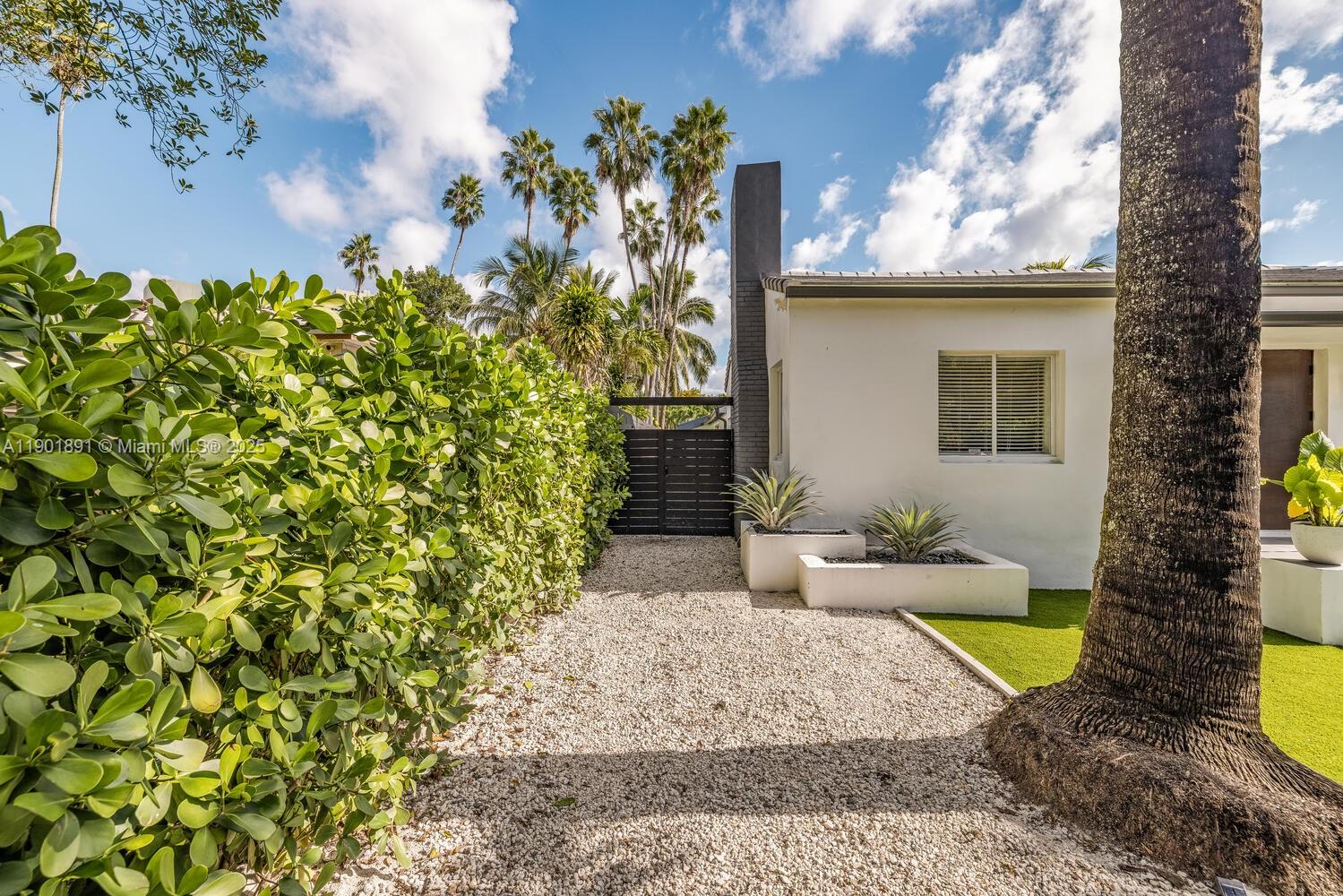 901 NW 7th St Rd Miami, FL 33136