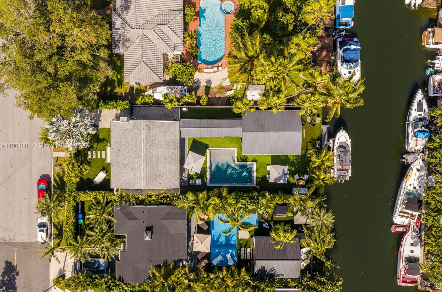 901 NW 7th St Rd Miami, FL 33136