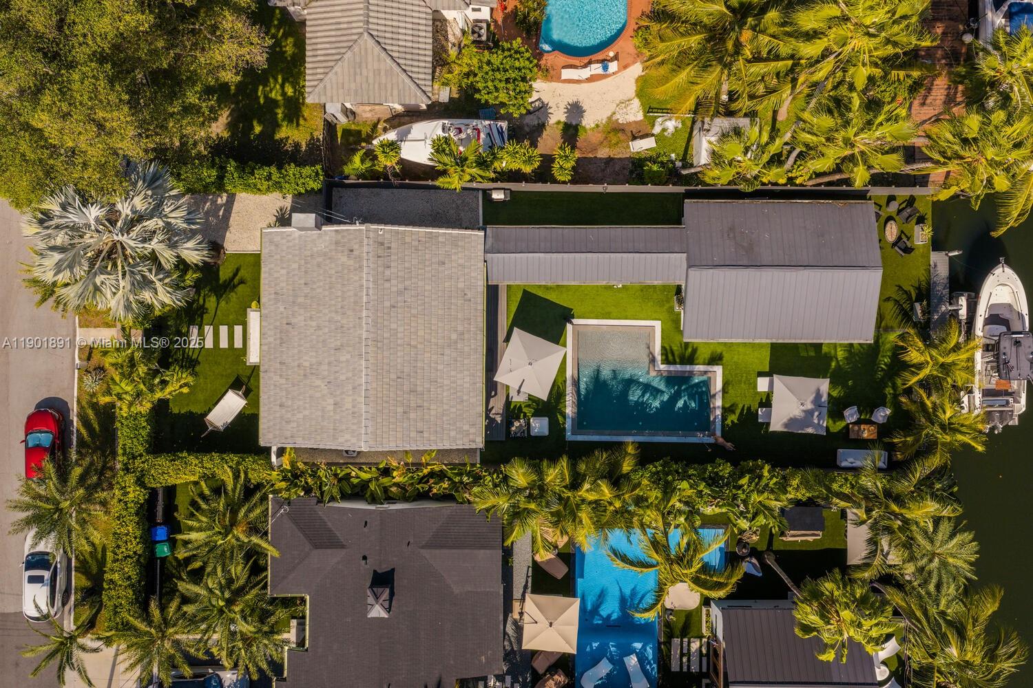 901 NW 7th St Rd Miami, FL 33136