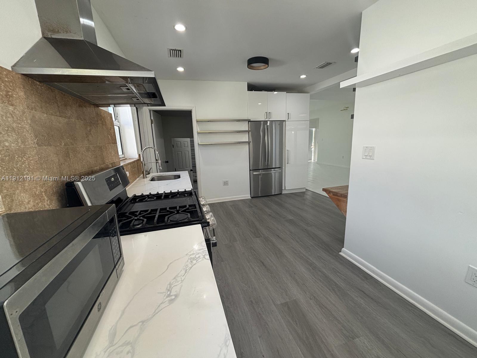 9324 Byron Ave Surfside, FL 33154