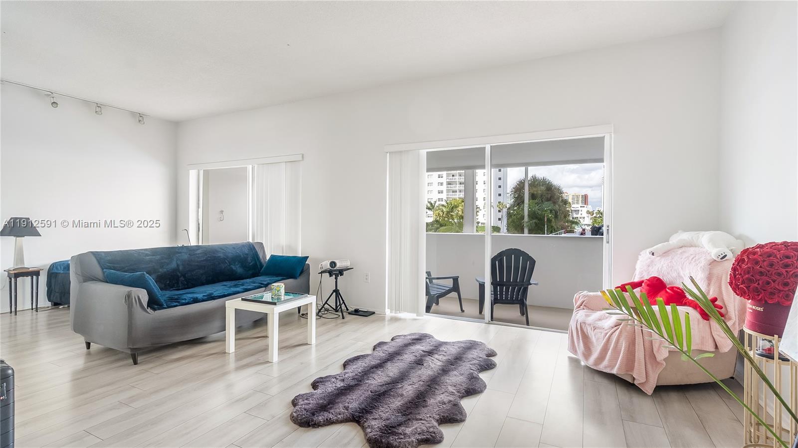 image Arlen House West9