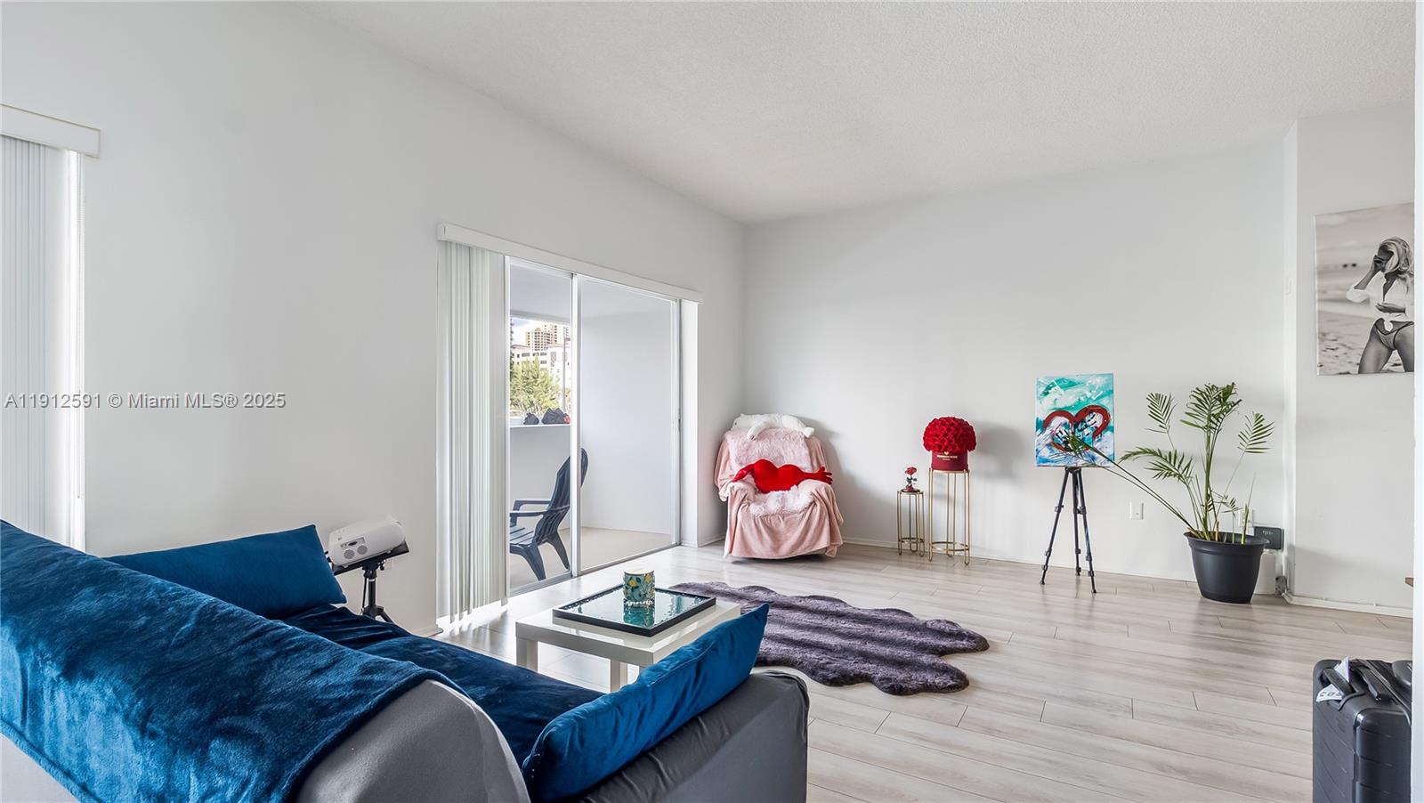 image Arlen House West11