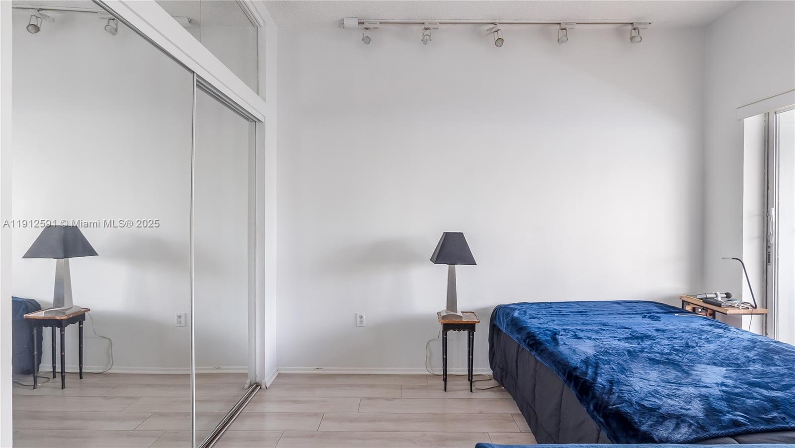 image Arlen House West12