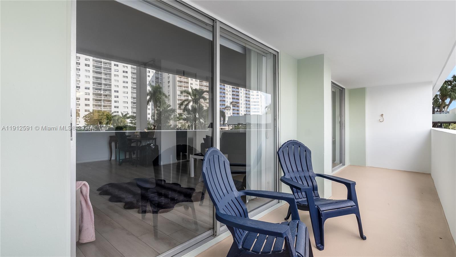 image Arlen House West18