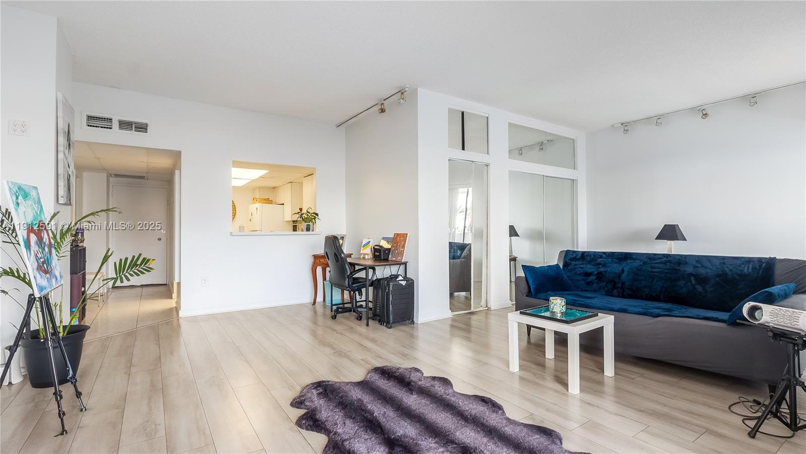 image Arlen House West7