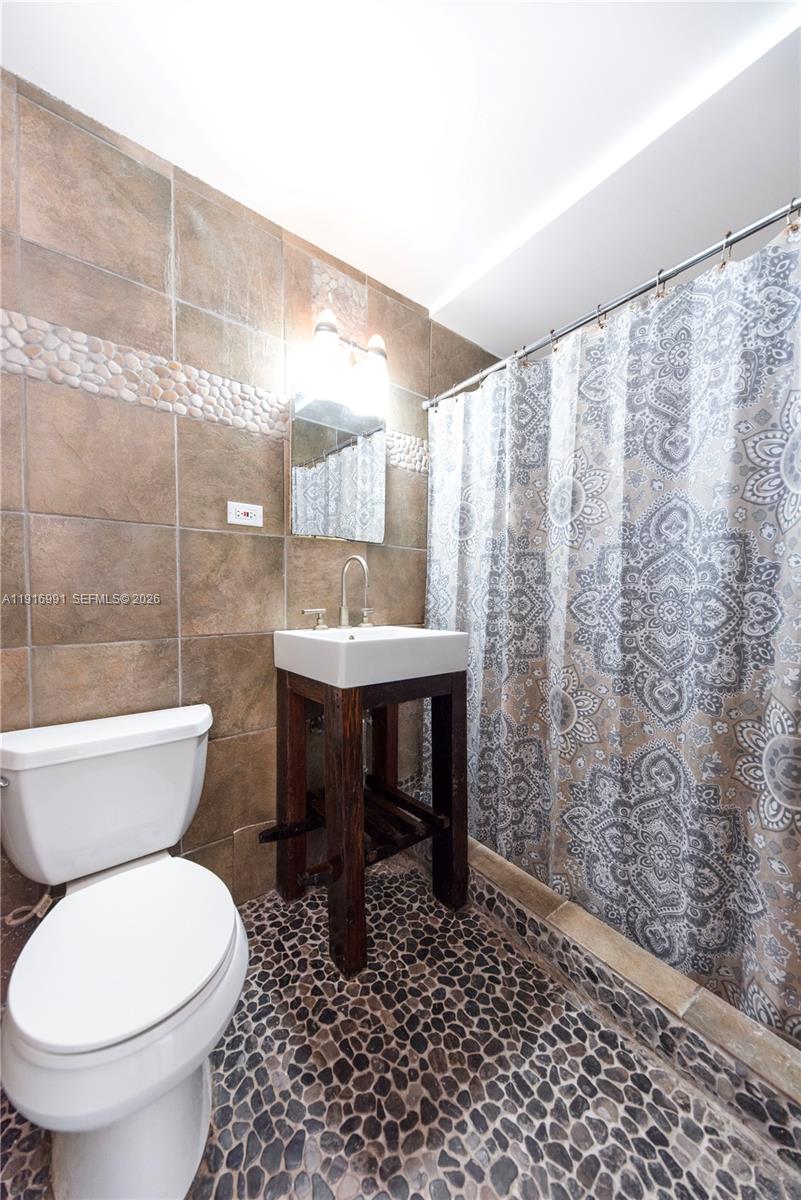 1255 Marseille Dr #125 Miami Beach, FL 33141