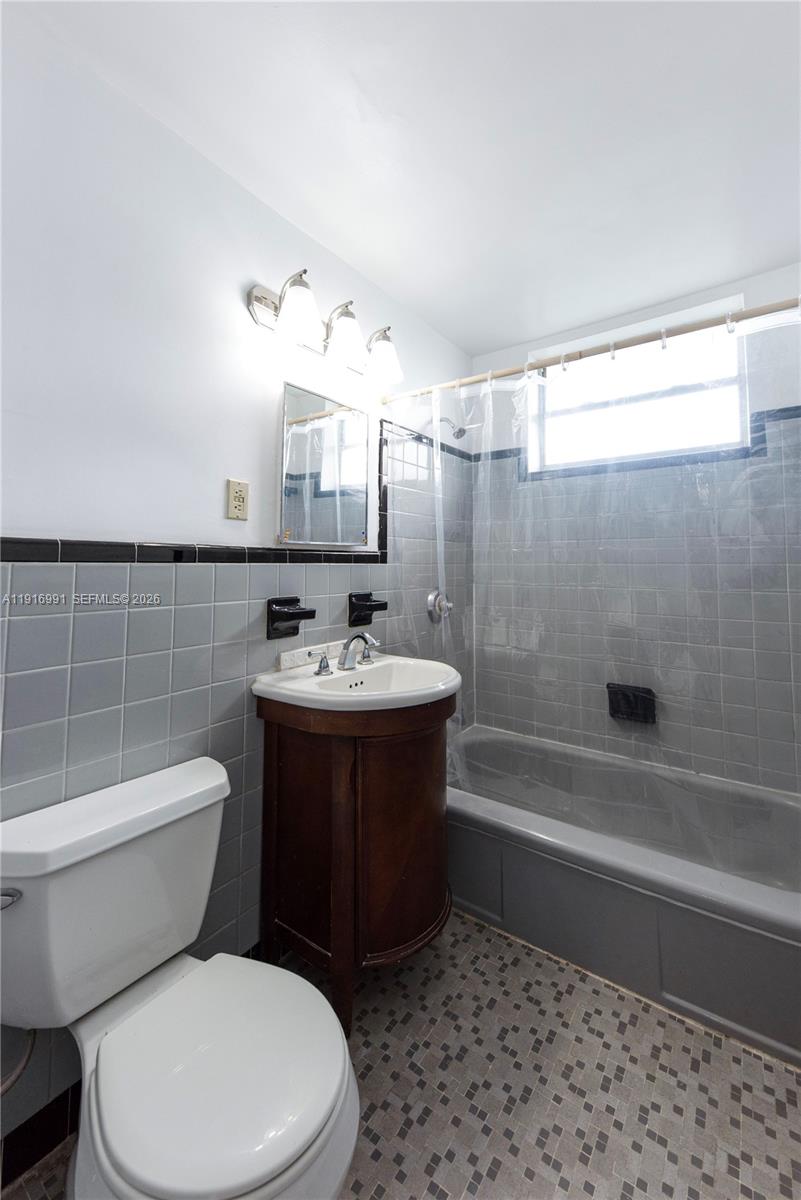 1255 Marseille Dr #125 Miami Beach, FL 33141