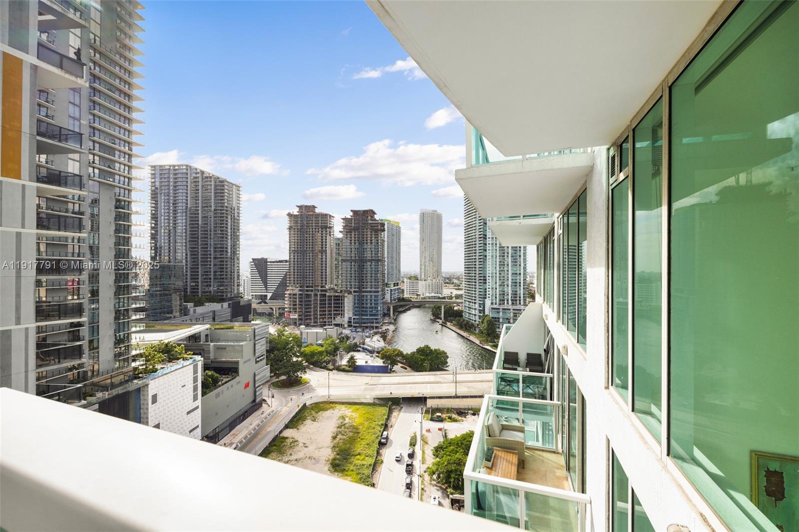 41 SE 5th St #1210 Miami, FL 33131