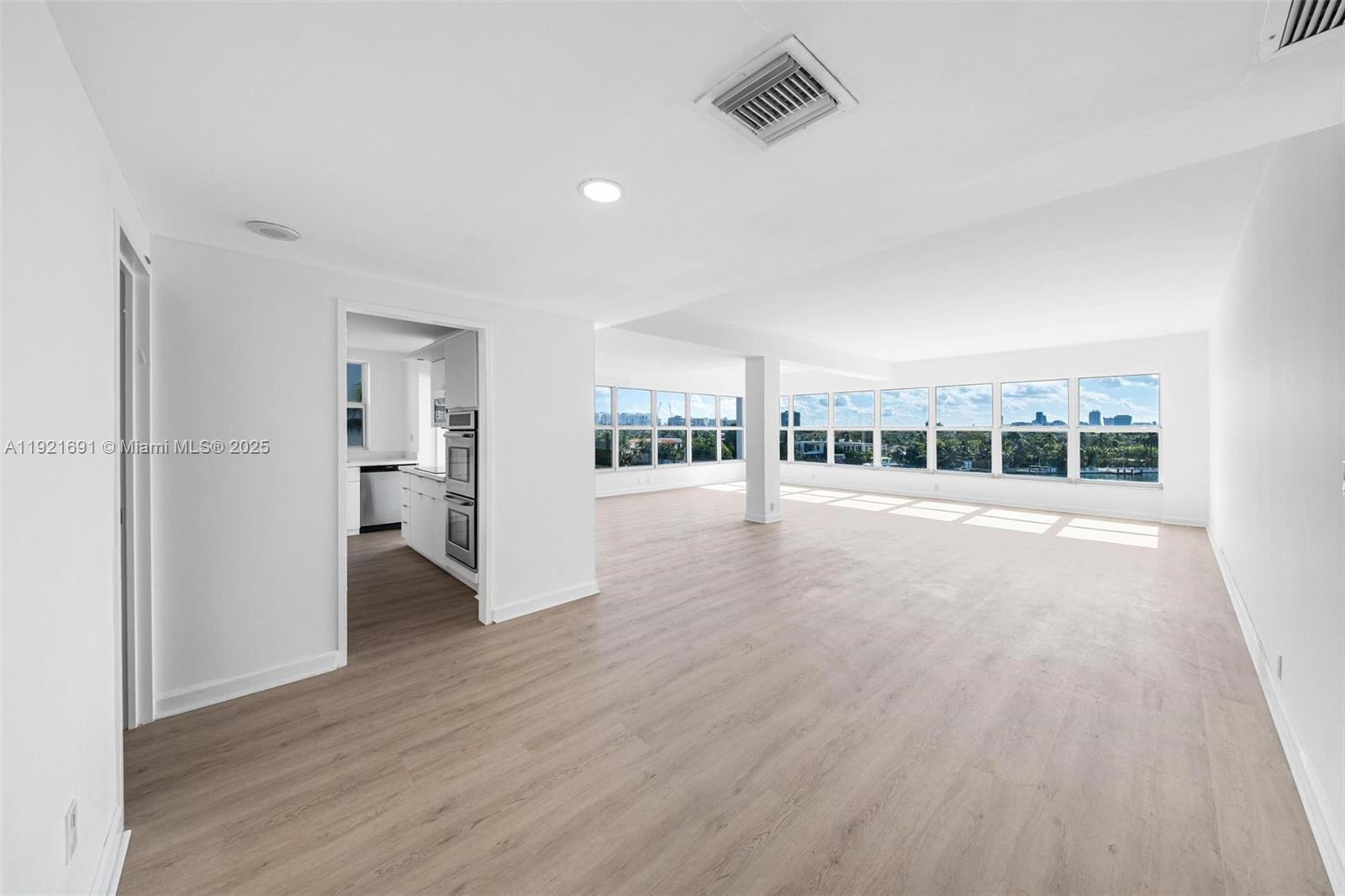 9100 W Bay Hbr Dr #5A Bay Harbor Islands, FL 33154