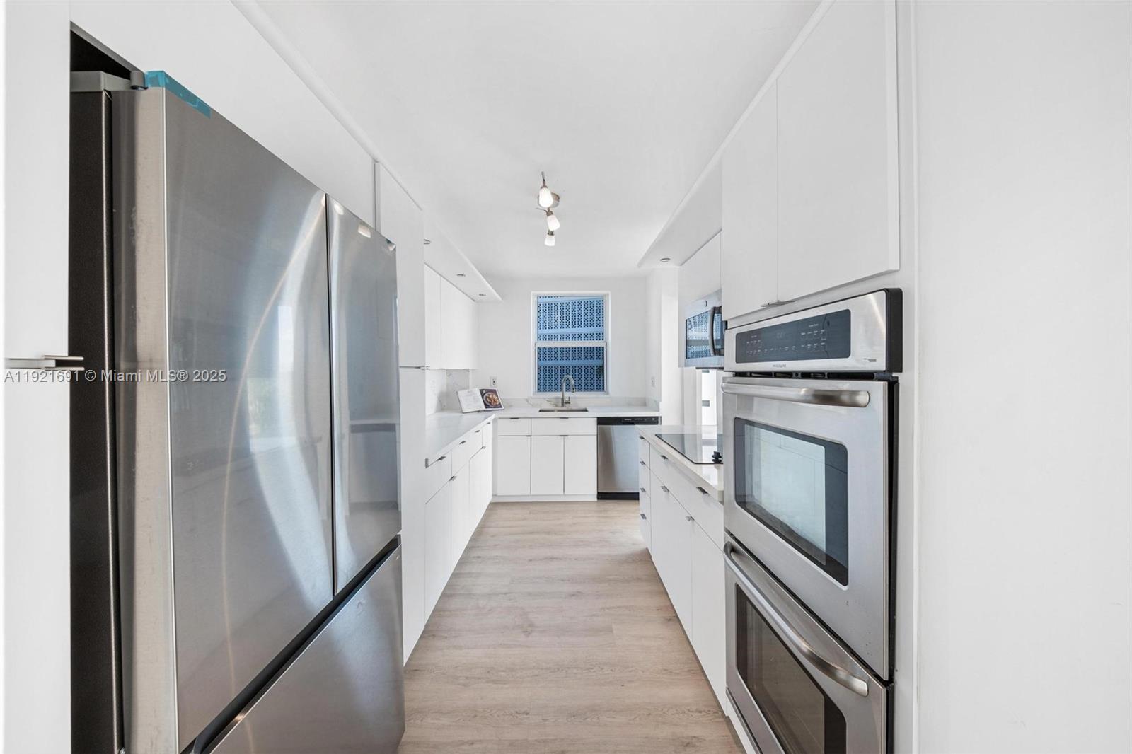 9100 W Bay Hbr Dr #5A Bay Harbor Islands, FL 33154