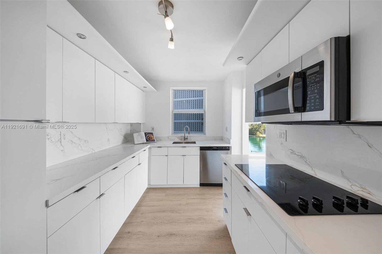 9100 W Bay Hbr Dr #5A Bay Harbor Islands, FL 33154