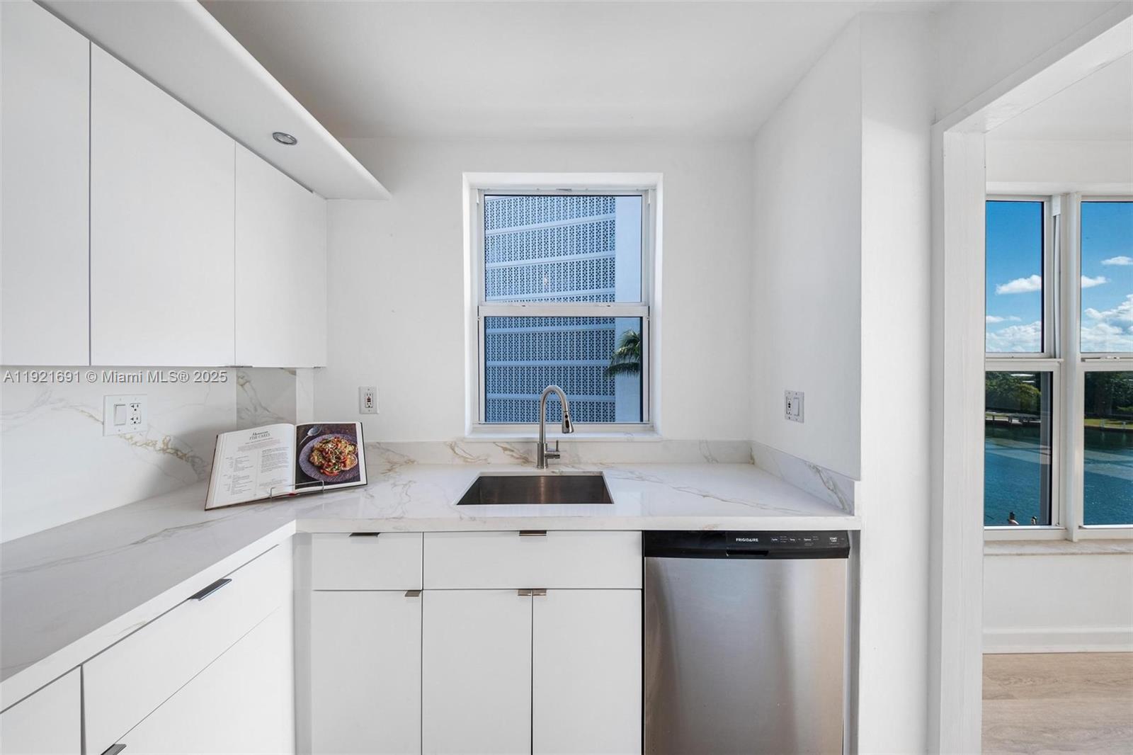 9100 W Bay Hbr Dr #5A Bay Harbor Islands, FL 33154