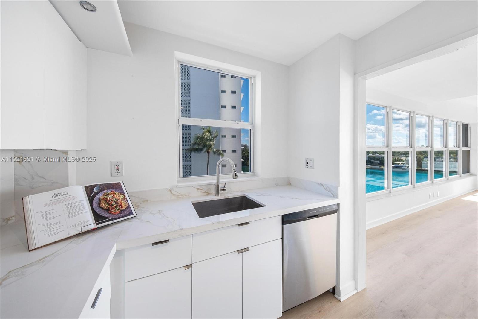 9100 W Bay Hbr Dr #5A Bay Harbor Islands, FL 33154