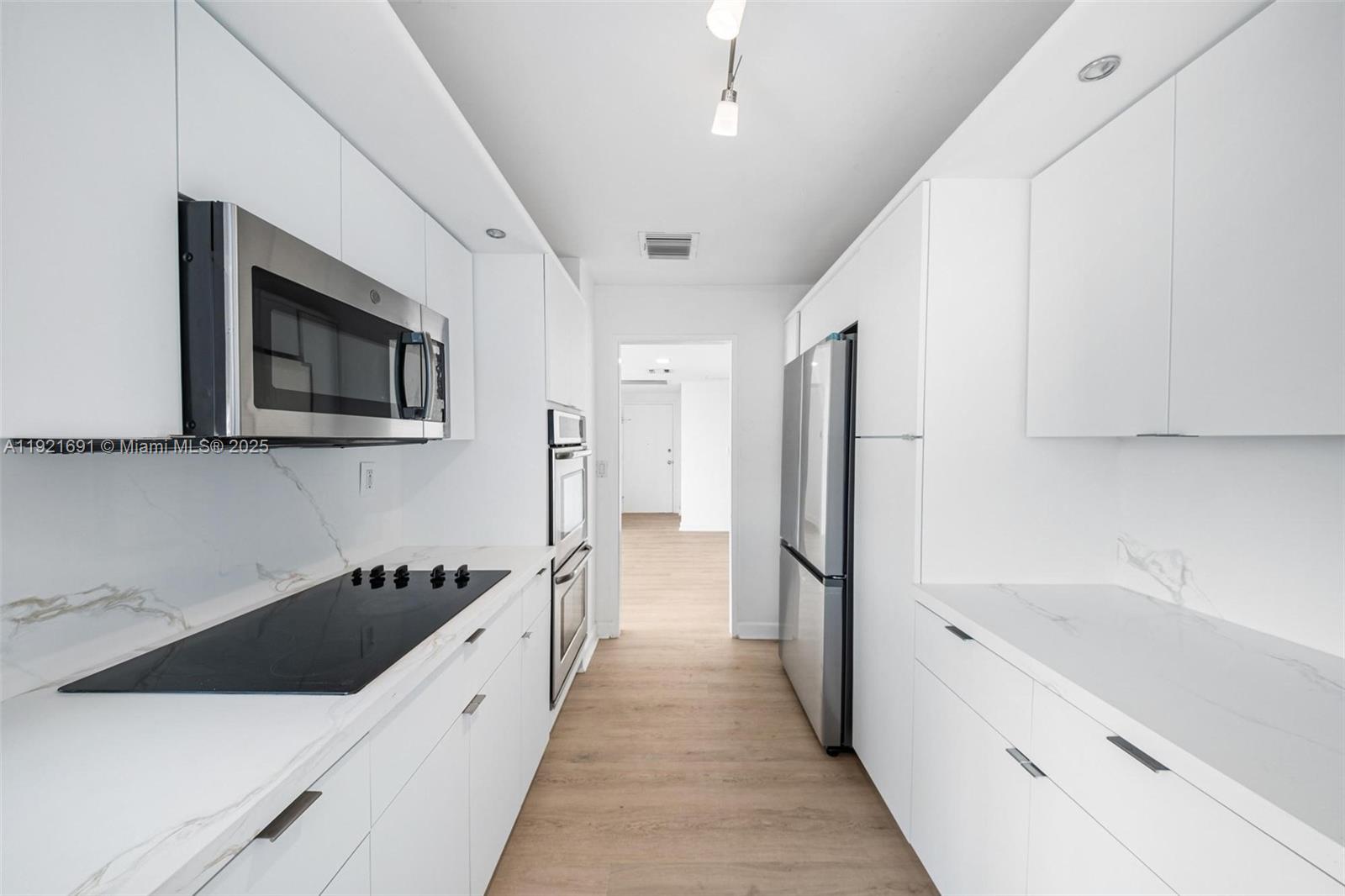 9100 W Bay Hbr Dr #5A Bay Harbor Islands, FL 33154