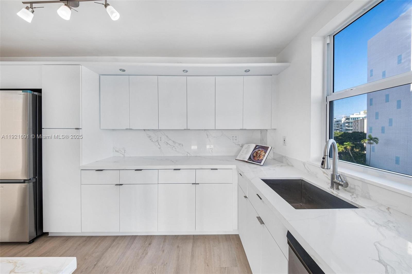 9100 W Bay Hbr Dr #5A Bay Harbor Islands, FL 33154