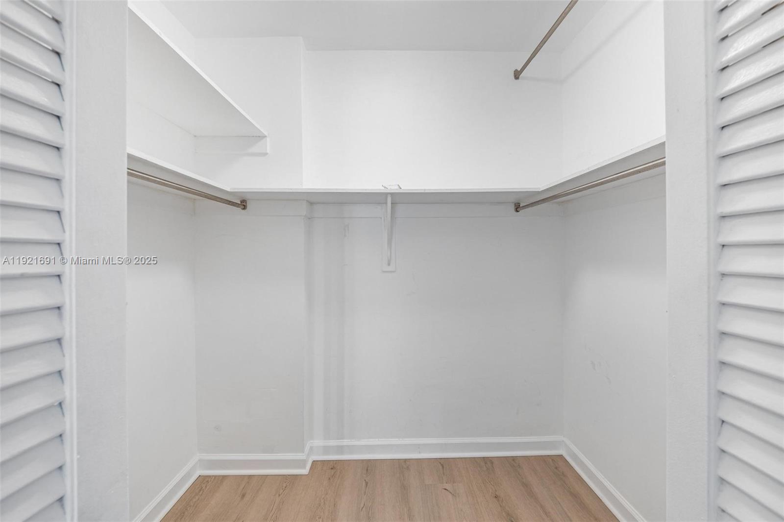 9100 W Bay Hbr Dr #5A Bay Harbor Islands, FL 33154