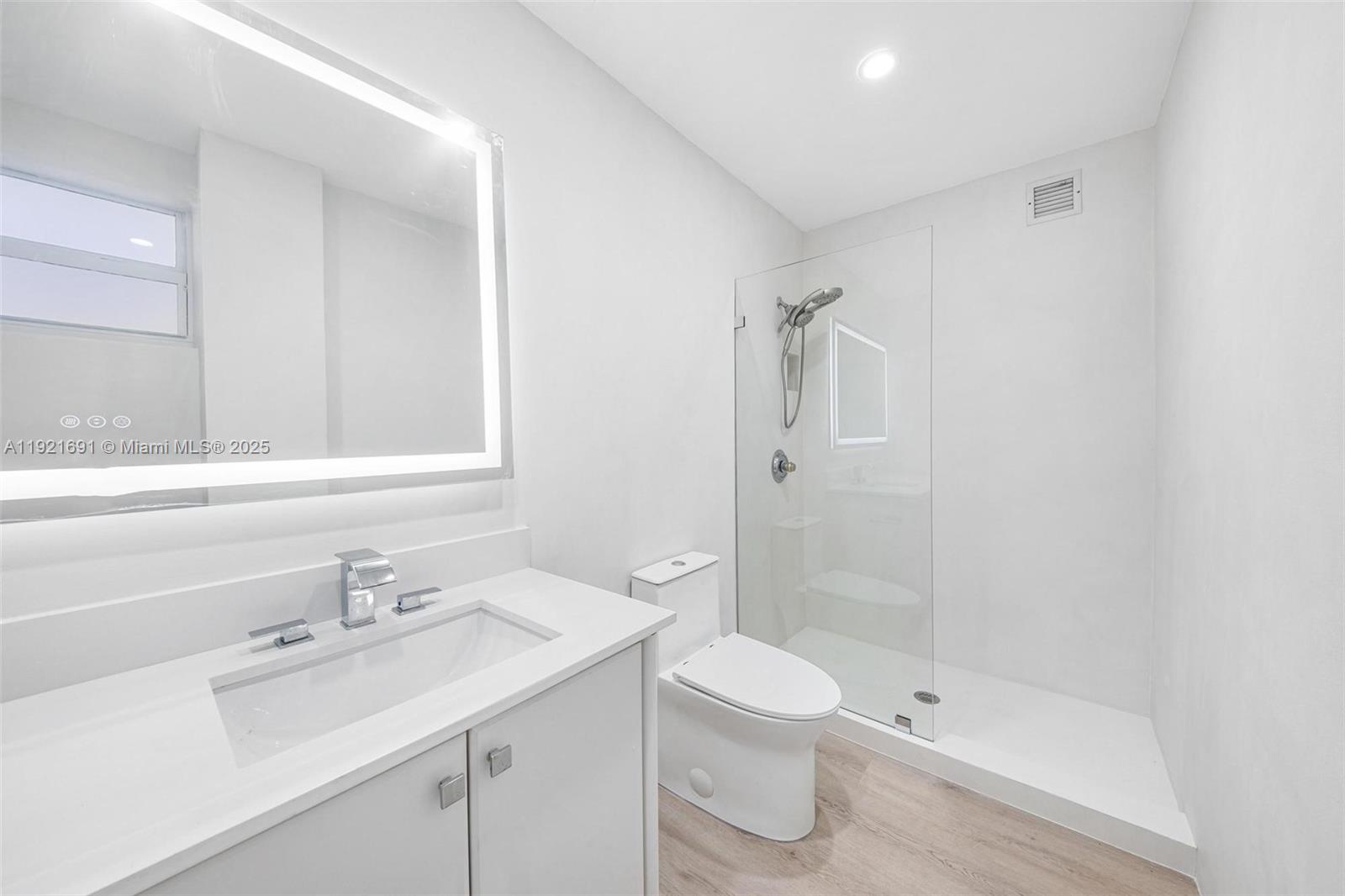 9100 W Bay Hbr Dr #5A Bay Harbor Islands, FL 33154