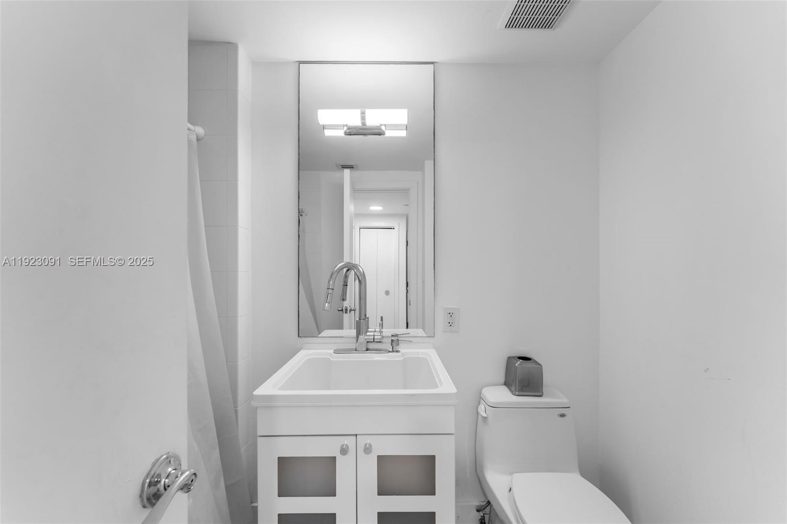 430 Grand Bay Dr #808 Key Biscayne, FL 33149