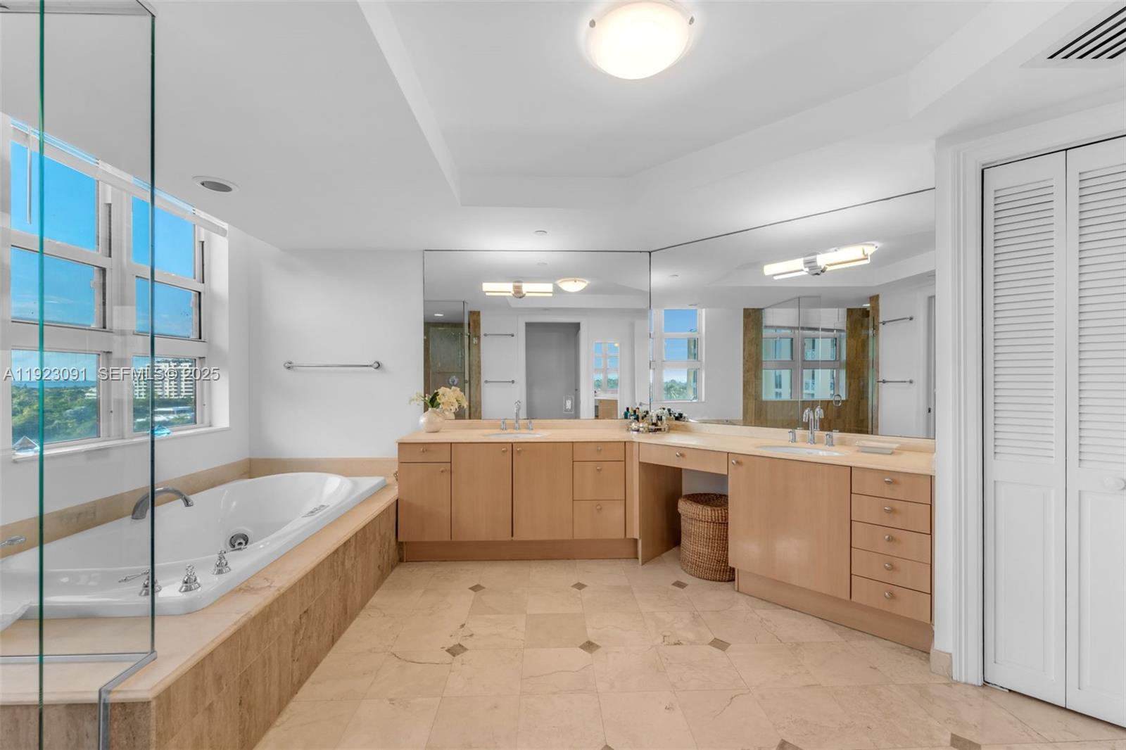 430 Grand Bay Dr #808 Key Biscayne, FL 33149