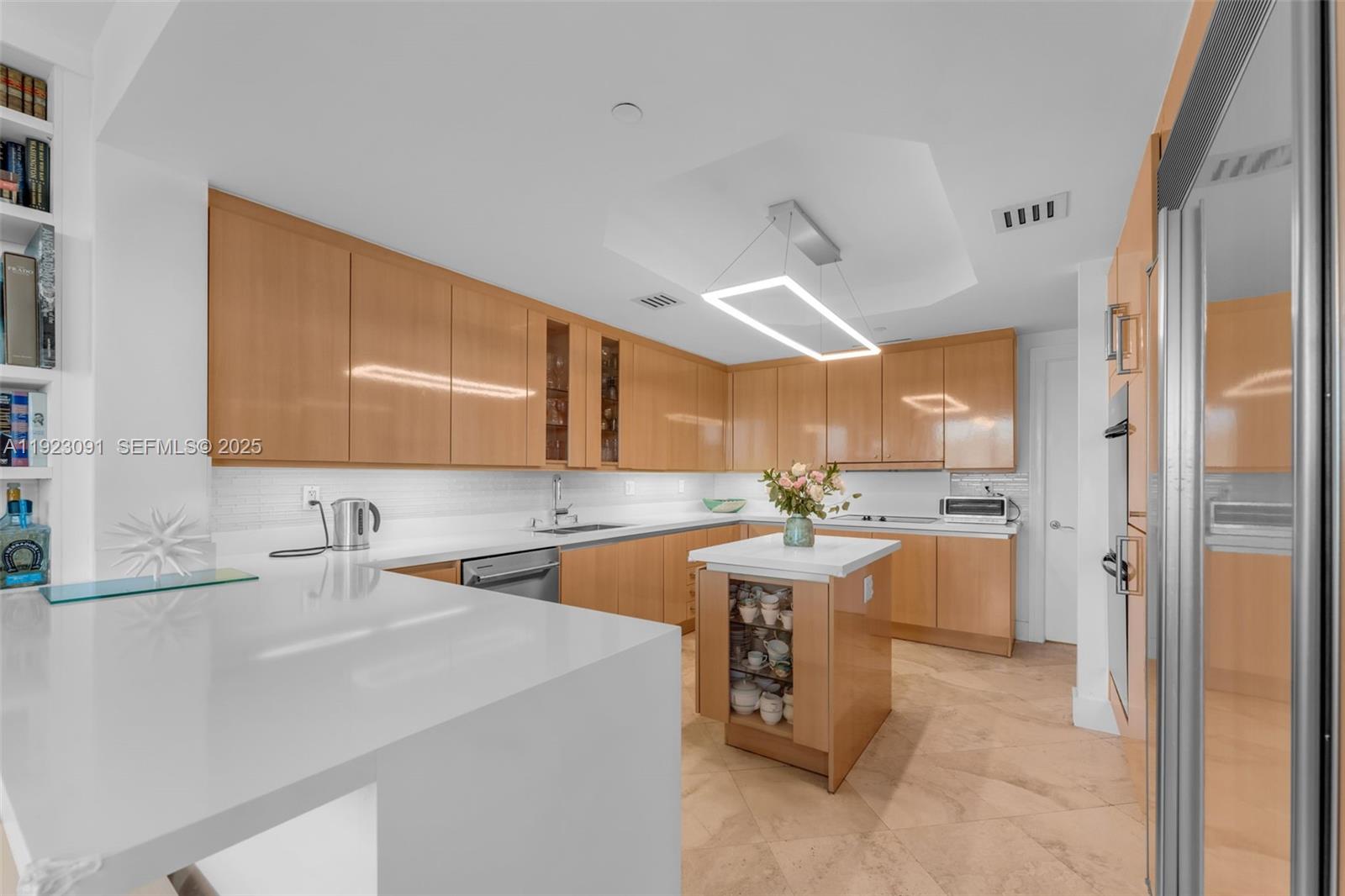 430 Grand Bay Dr #808 Key Biscayne, FL 33149