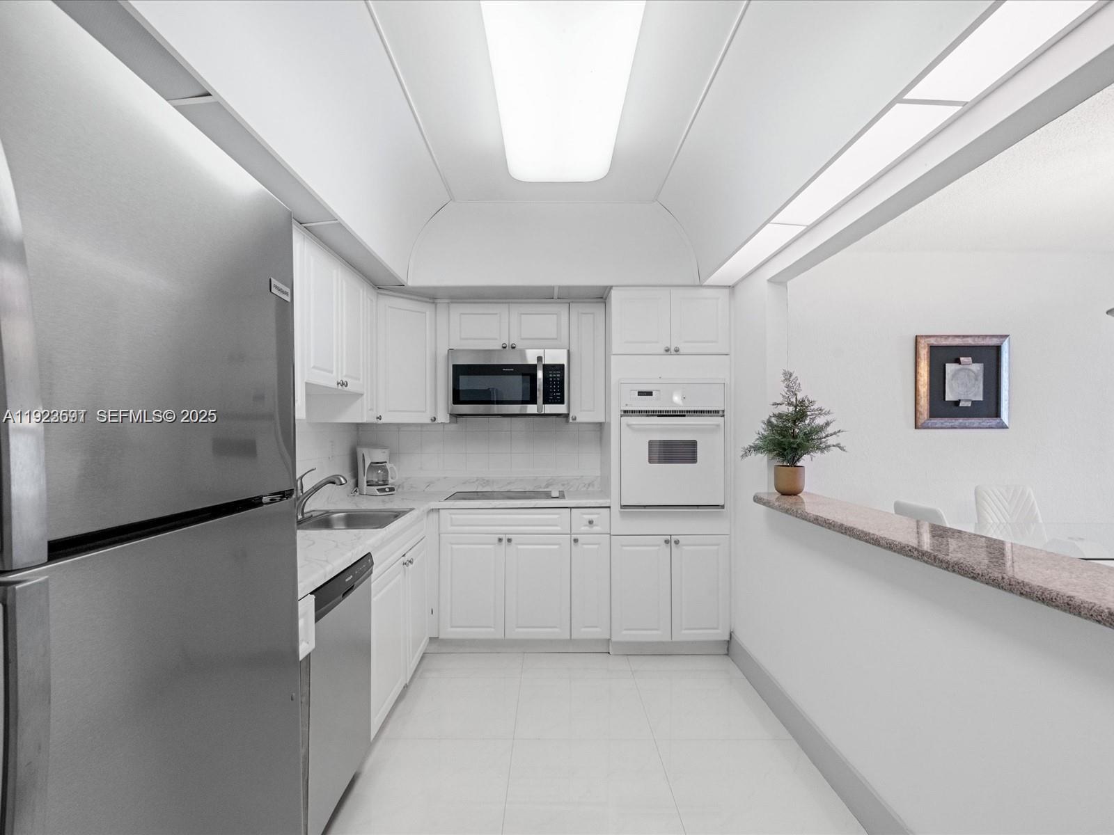 19370 E Collins Ave #625 Sunny Isles Beach, FL 33160