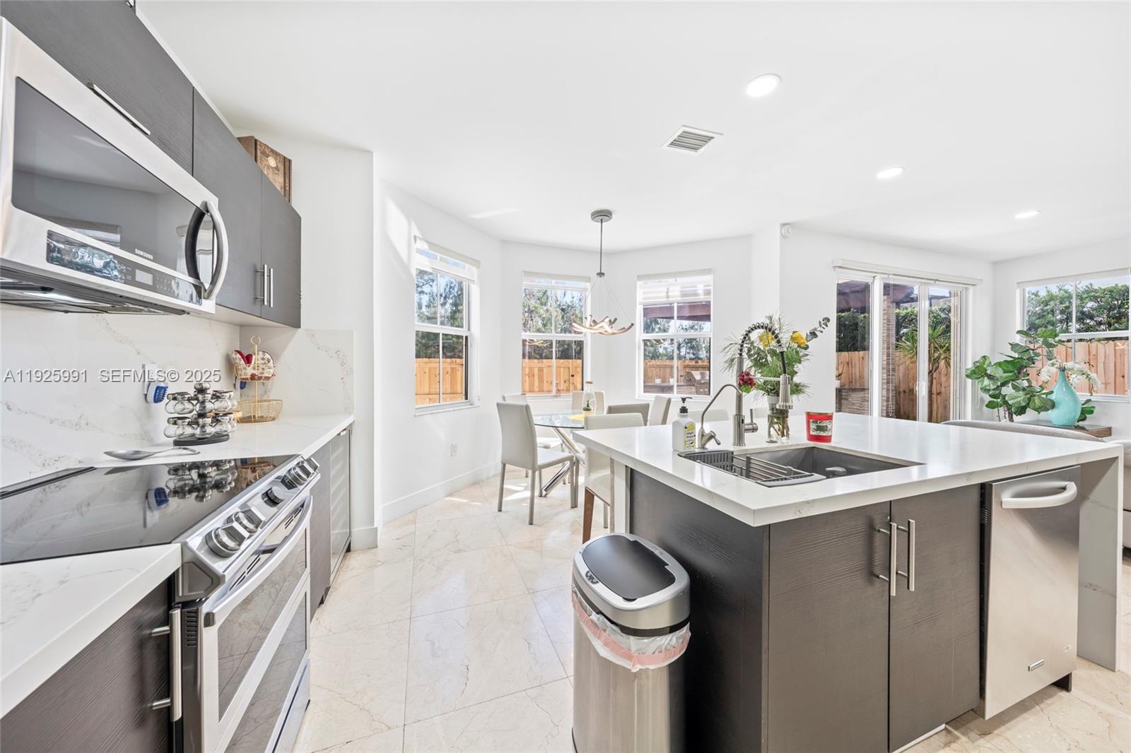 6933 NW 104th Ct Doral, FL 33178