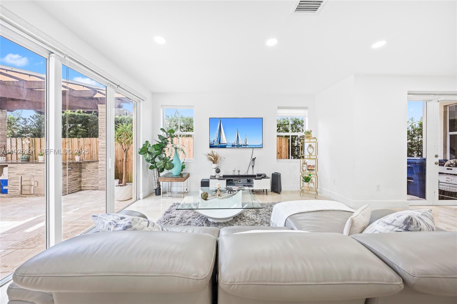 6933 NW 104th Ct Doral, FL 33178