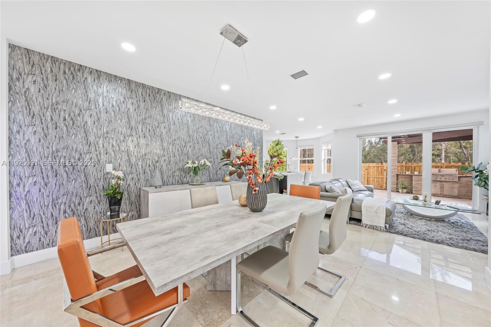 6933 NW 104th Ct Doral, FL 33178