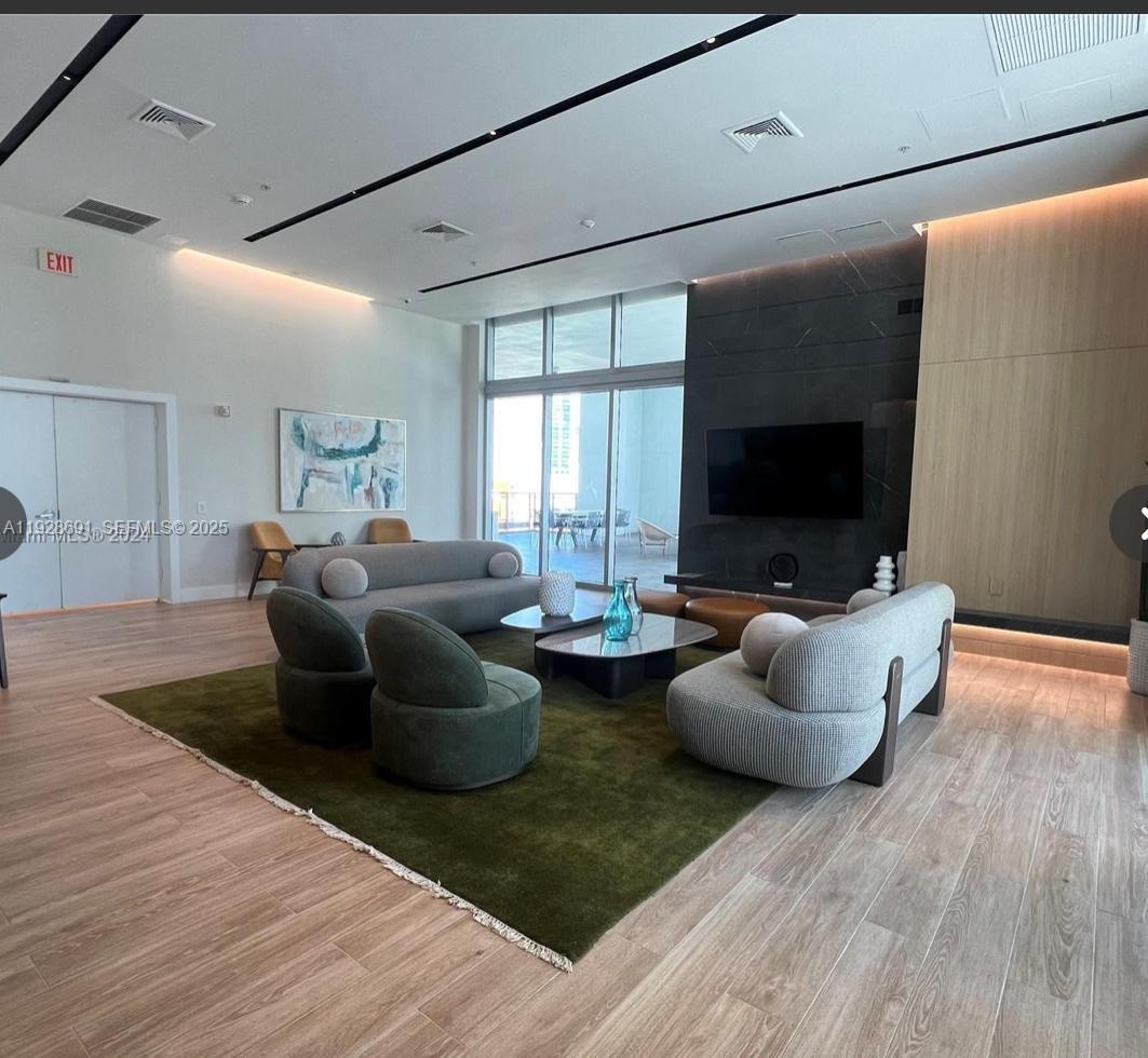 image The Ivy at Riverfront25