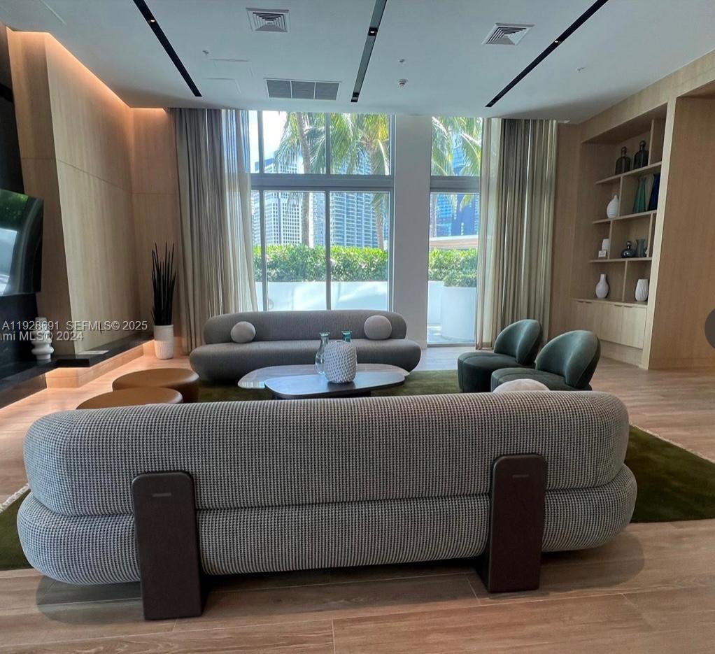 image The Ivy at Riverfront36