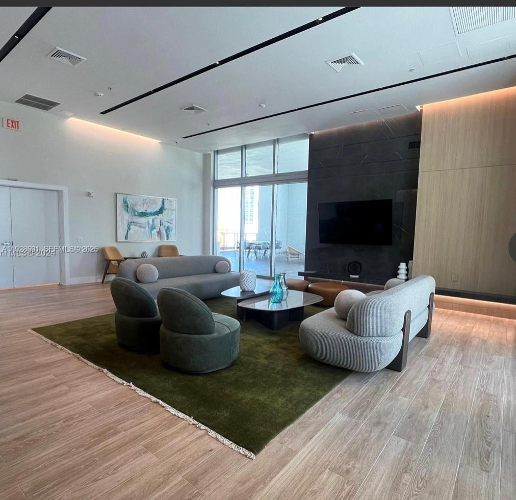 image The Ivy at Riverfront37