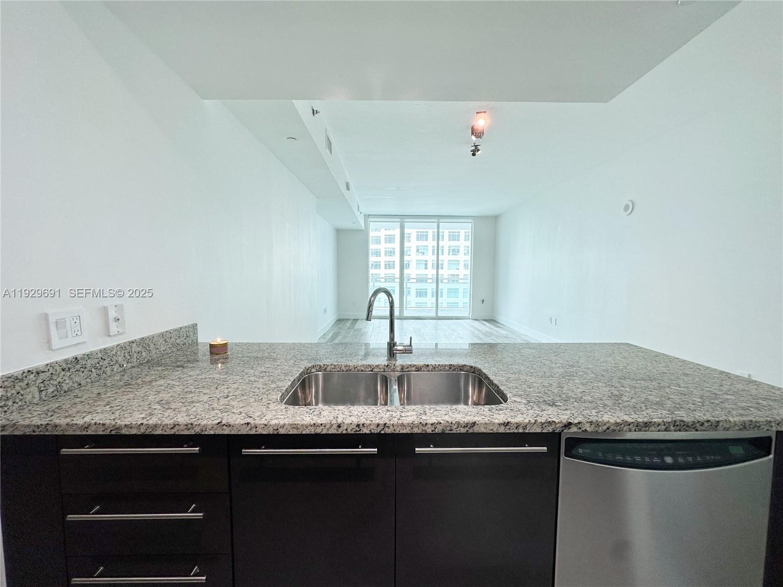 image The Plaza on Brickell West4