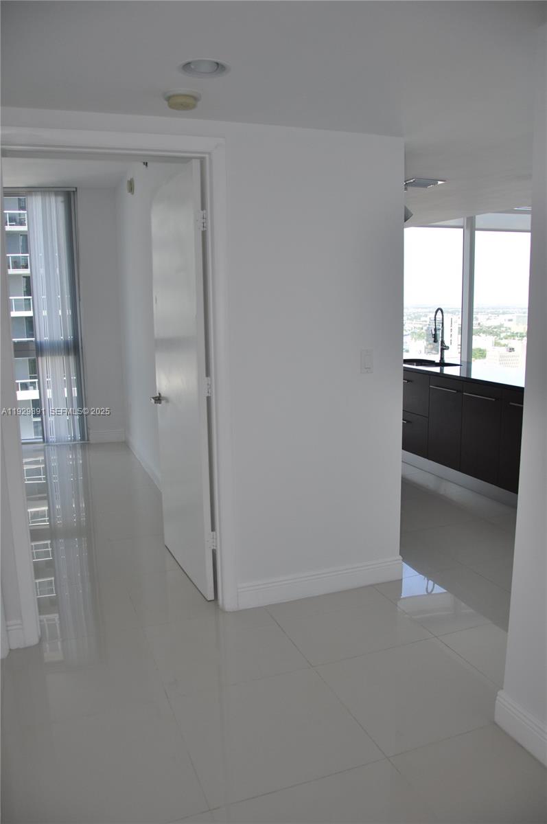 475 Brickell Ave #4215 Miami, FL 33131