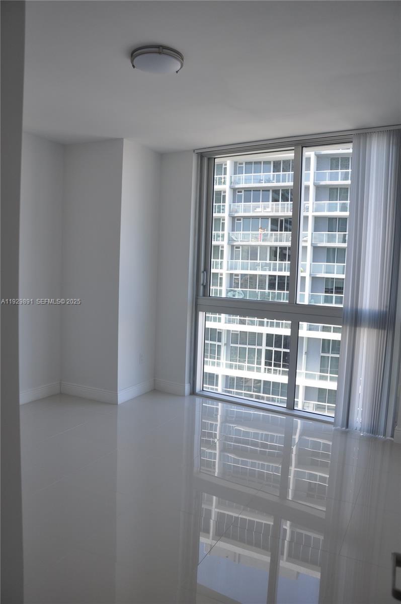 475 Brickell Ave #4215 Miami, FL 33131