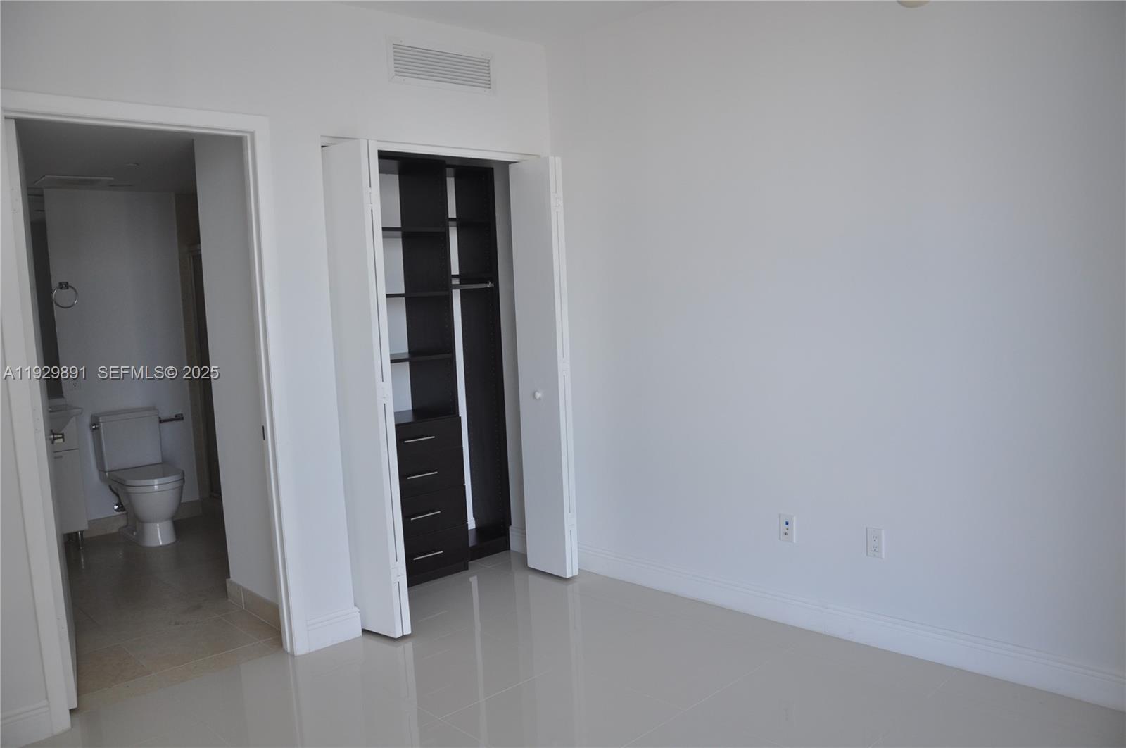 475 Brickell Ave #4215 Miami, FL 33131