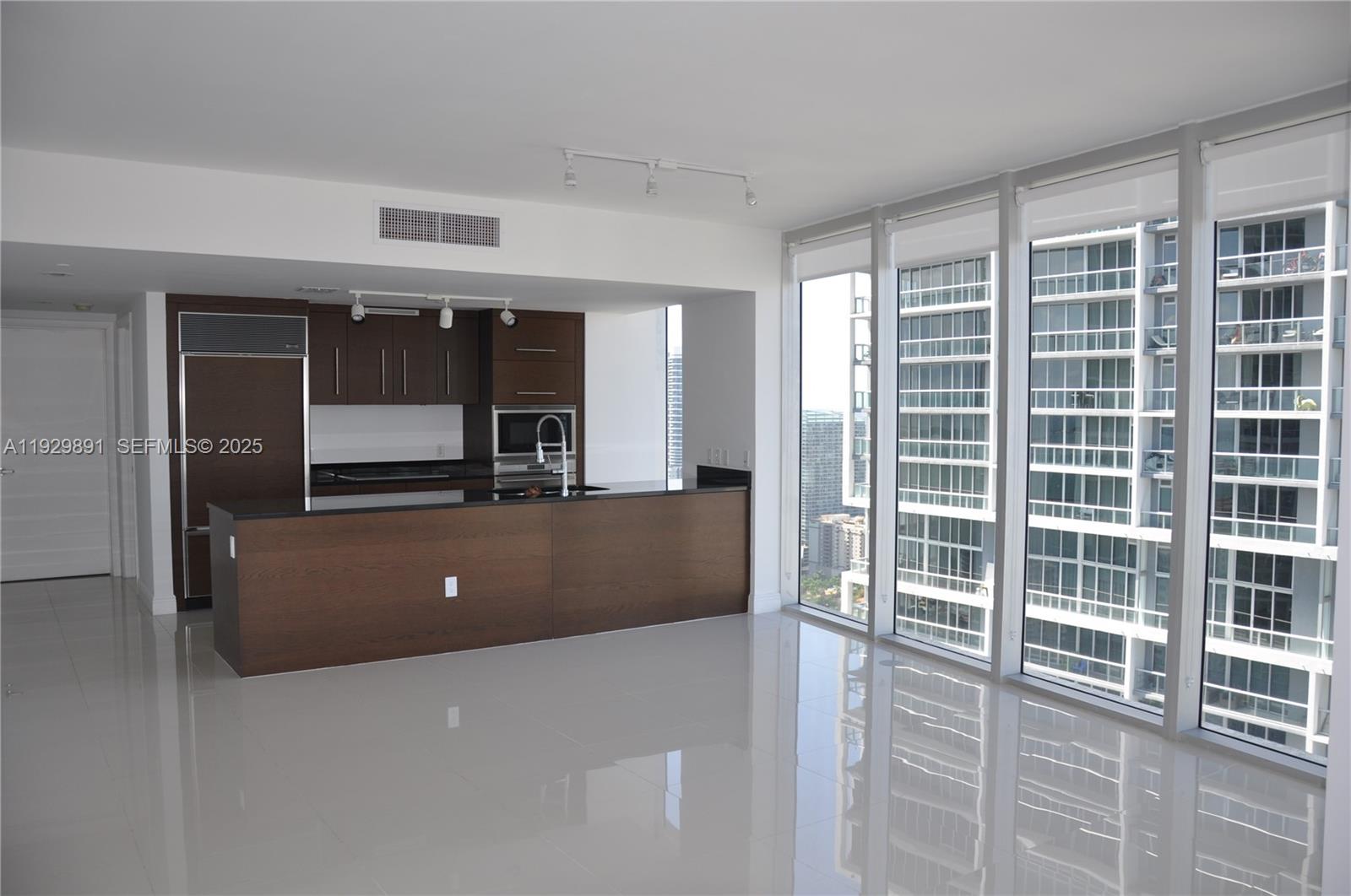 475 Brickell Ave #4215 Miami, FL 33131