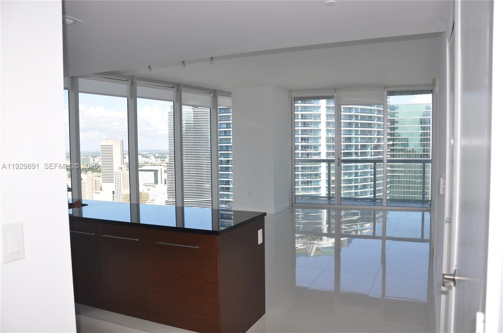475 Brickell Ave #4215 Miami, FL 33131