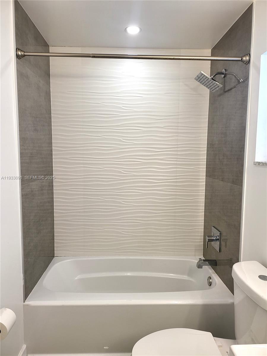 9723 N New Riv Canal Rd #416 Plantation, FL 33324