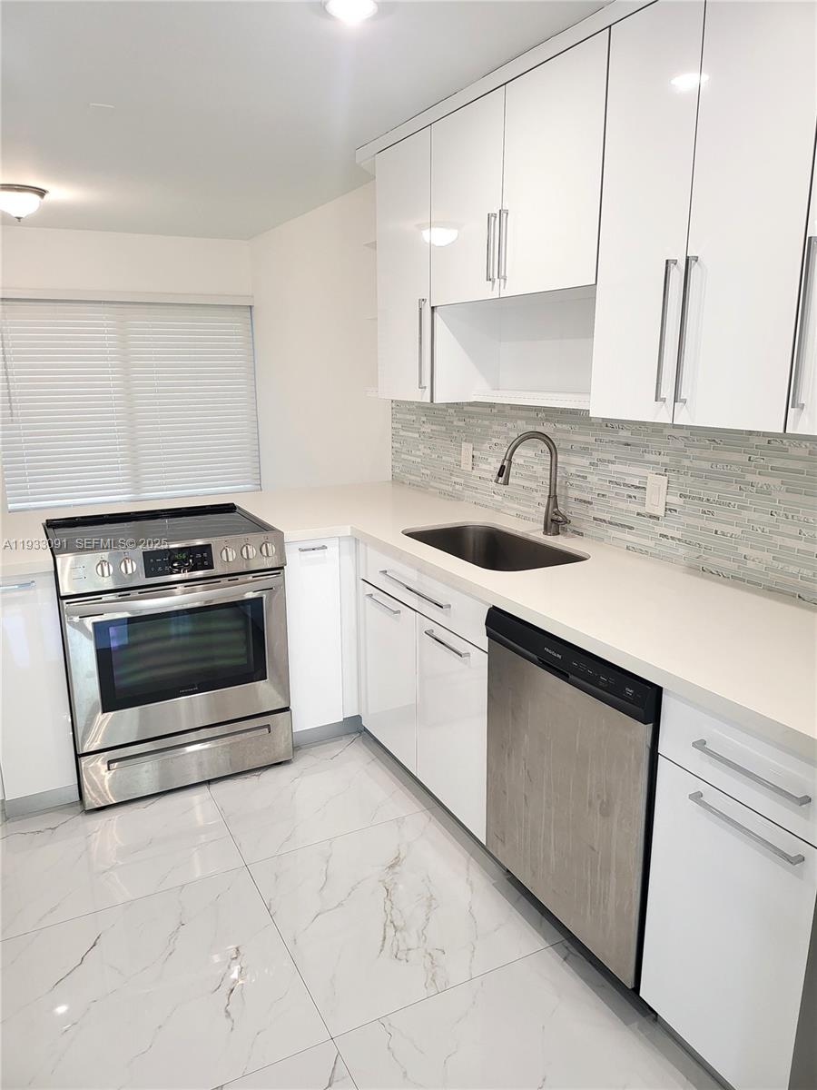 9723 N New Riv Canal Rd #416 Plantation, FL 33324