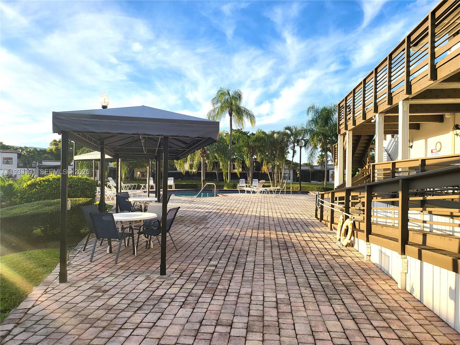 9723 N New Riv Canal Rd #416 Plantation, FL 33324