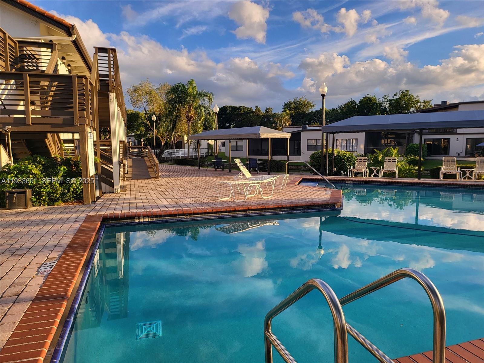 9723 N New Riv Canal Rd #416 Plantation, FL 33324