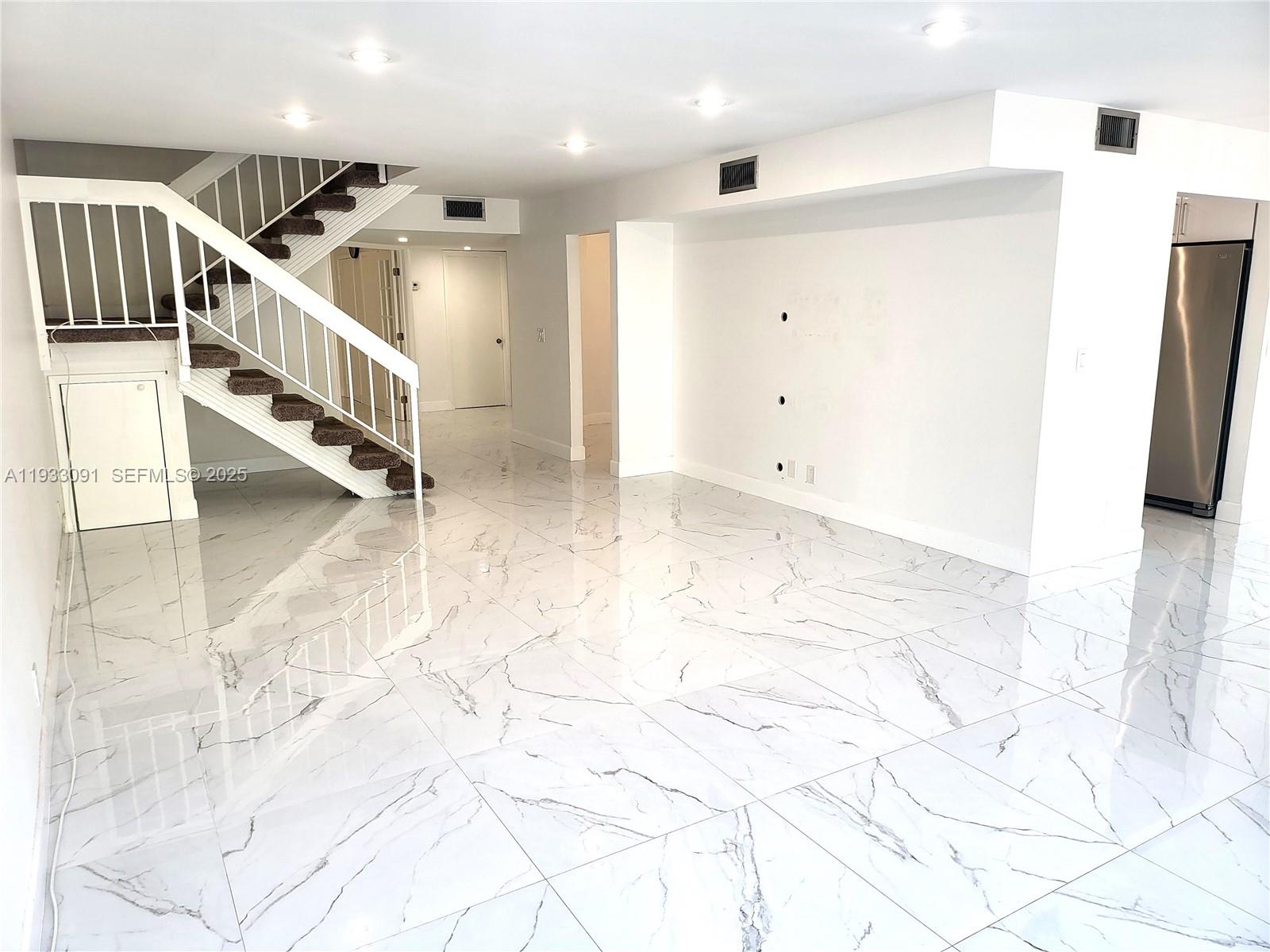 9723 N New Riv Canal Rd #416 Plantation, FL 33324