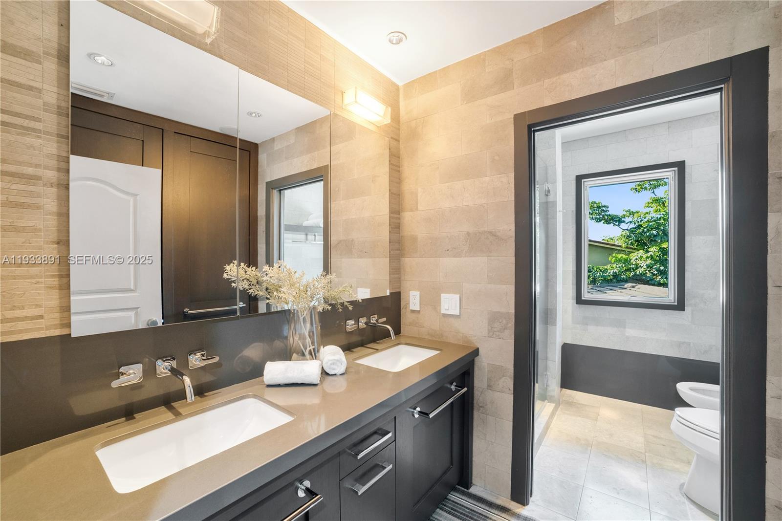 5077 N Bay Rd Miami Beach, FL 33140